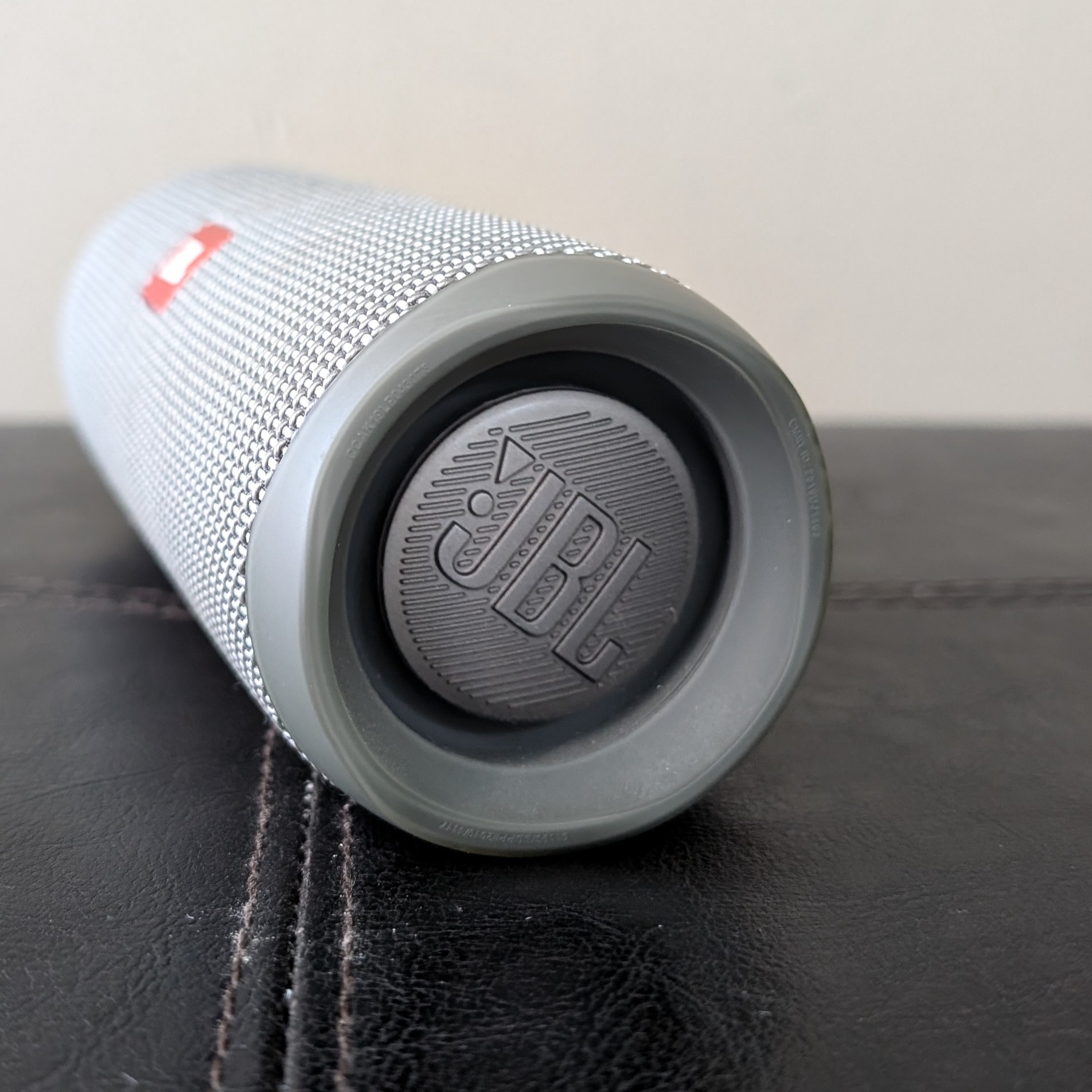 JBL speaker.<br>
                I wanted to point the camera at the crevice within the speaker.