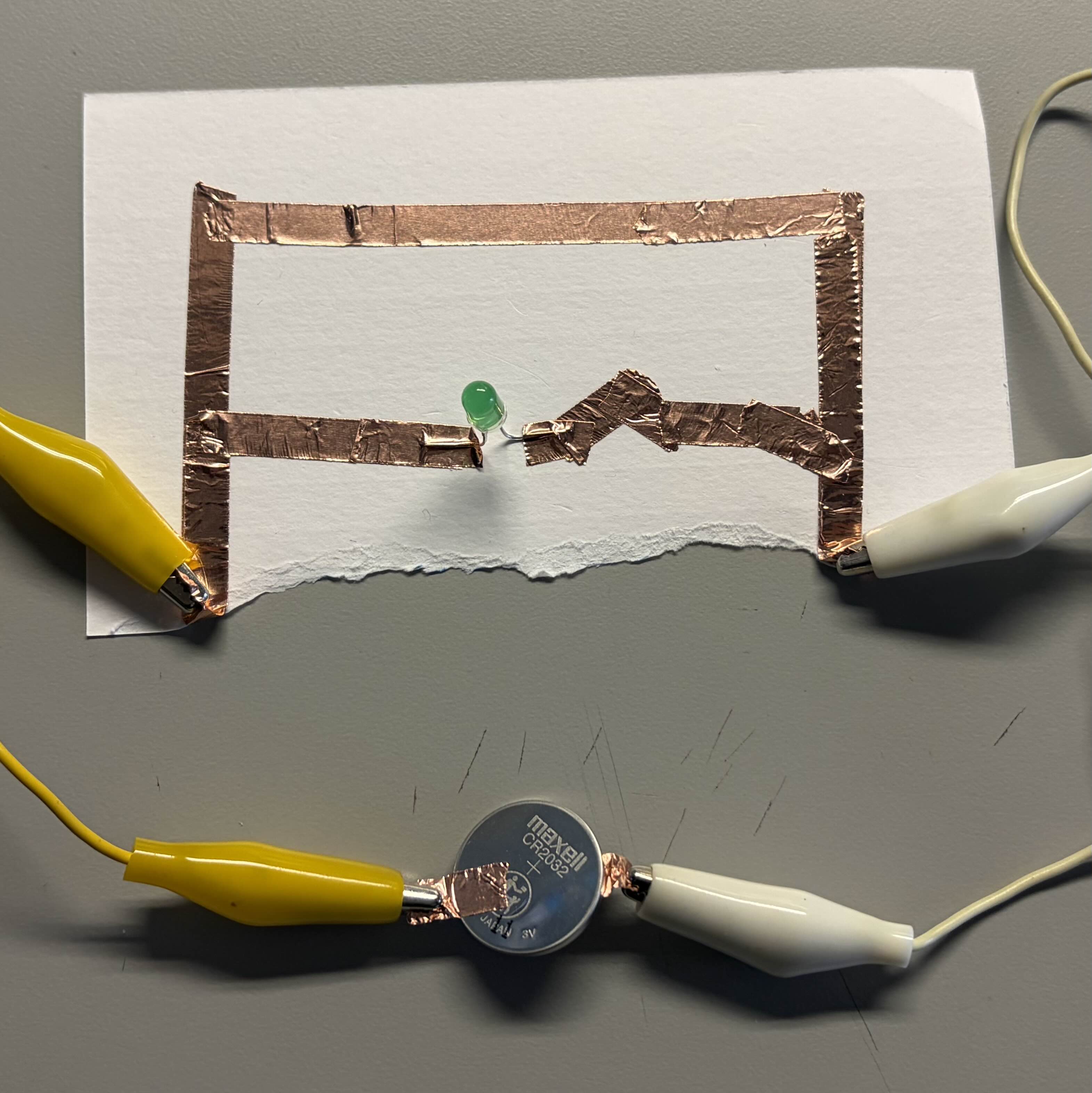 Initial tests of experimenting with alligator clasps and the battery without felt
